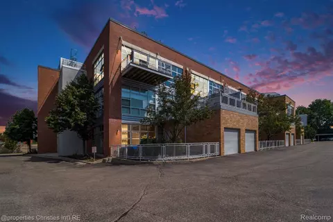 322 E Harrison Ave #5, Royal Oak, MI 48067