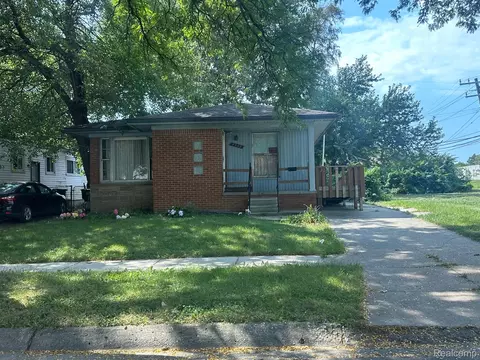 8949 Lauder St, Detroit, MI 48228