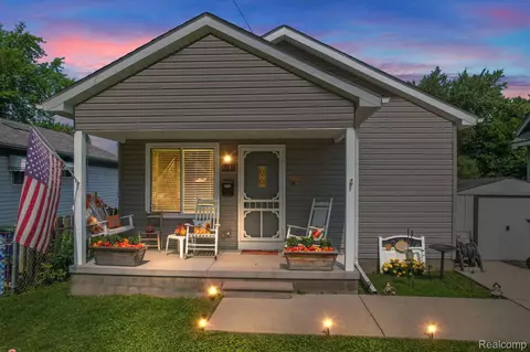 8443 Stout Ave, Warren, MI 48093