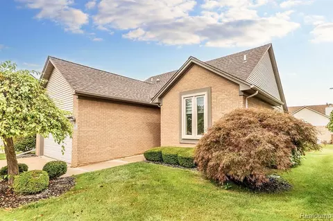 20061 Rockycrest Ct, Clinton Township, MI 48038