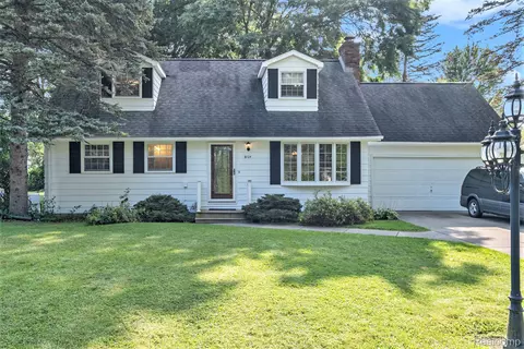 5324 Butterfield Dr, Flint, MI 48506
