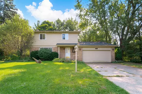6547 Meadowwood Ln, Grand Blanc, MI 48439
