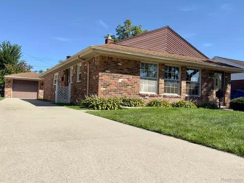 18201 Hamann St, Riverview, MI 48193