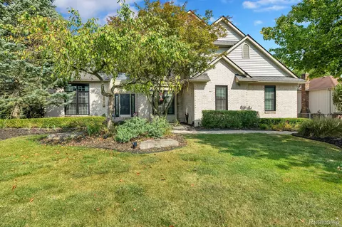 24392 Cote Dnel Dr, Farmington Hills, MI 48336