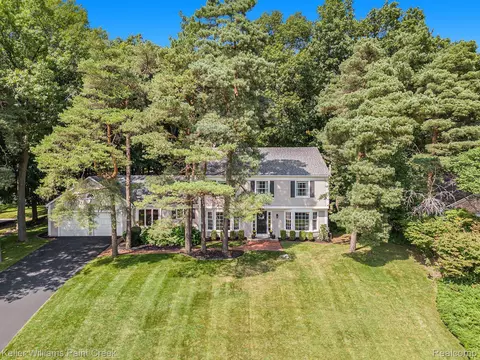 6448 Deer Ridge Dr, Independence, MI 48348