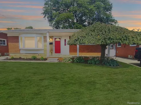 22637 Amherst St, Saint Clair Shores, MI 48081