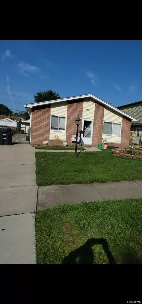7942 Pine St, Taylor, MI 48180