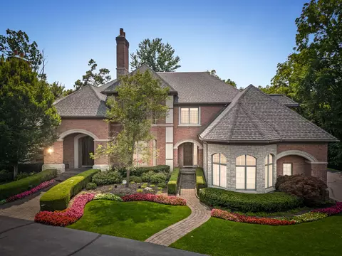 548 Barrington Crt Ct, Bloomfield Hills, MI 48304