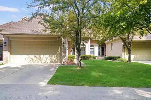 2781 Honey Suckle Crt Ct, Wixom, MI 48393