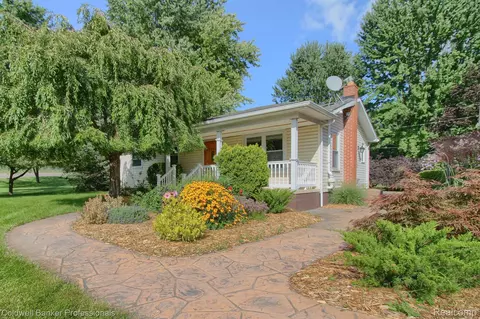 3035 Kensington Rd, Brighton, MI 48380
