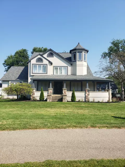 582 W Hamlin Rd, Rochester Hills, MI 48307