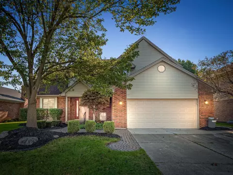 33596 Farmview Ln, Fraser, MI 48026