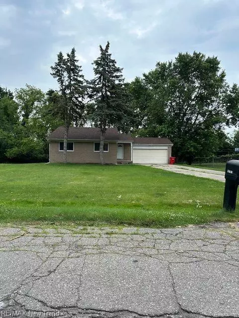 25181 Orchard Grove St, Southfield, MI 48033
