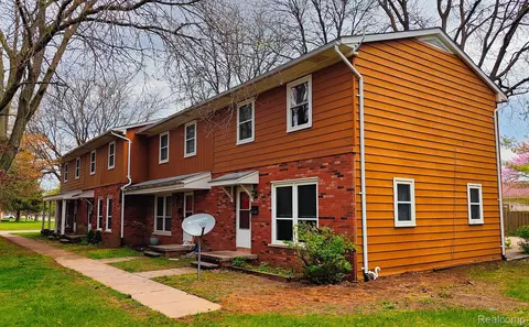 472 Robbe Ave, Belleville, MI 48111