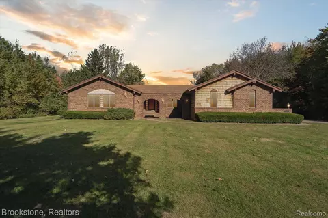 10395 Busch Rd, Birch Run, MI 48415