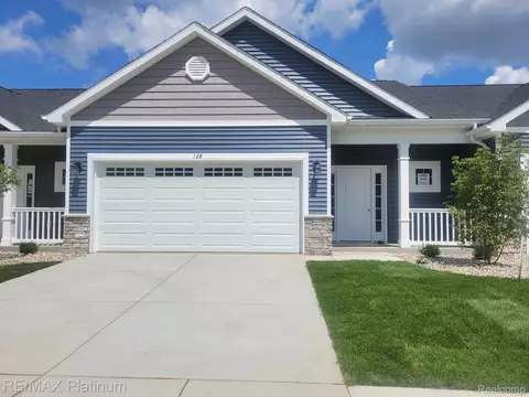 1 Crescent Ave #21, Linden, MI 48451