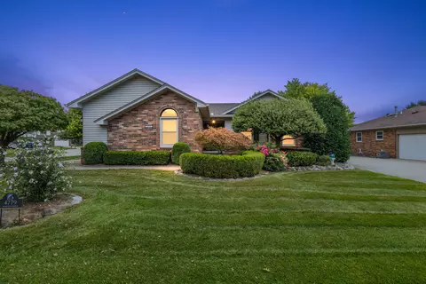 4779 Venetian Dr, Sterling Heights, MI 48310