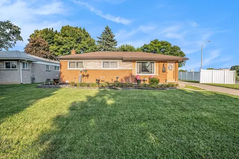27012 Crestwood Dr, Warren, MI 48088