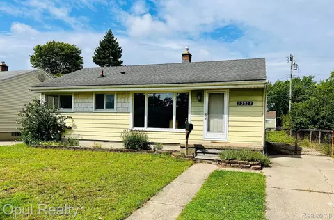 32338 Hazelwood St, Westland, MI 48186