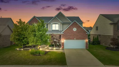 21855 Goldenwillow Dr, Macomb, MI 48044
