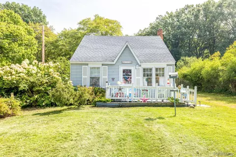 2712 Michigan Rd, Port Huron, MI 48060