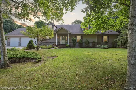 189 Pine River Rd, St. Clair, MI 48079