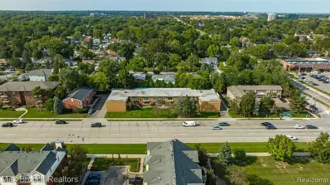 2859 E Maple Rd #5, Birmingham, MI 48009 photo 1