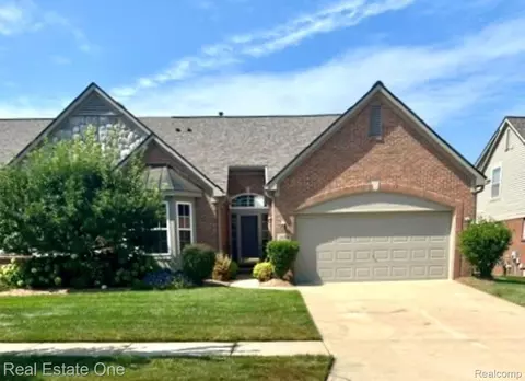 3594 Lexington Dr, Auburn Hills, MI 48326