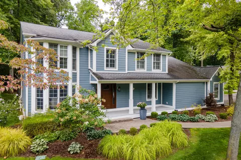 3665 Oakleaf Dr, West Bloomfield, MI 48324