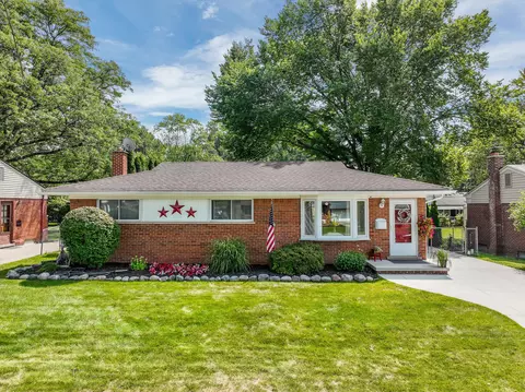 28541 Wentworth St, Livonia, MI 48154