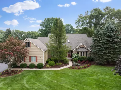 10813 Home Shore Dr, Pinckney, MI 48169