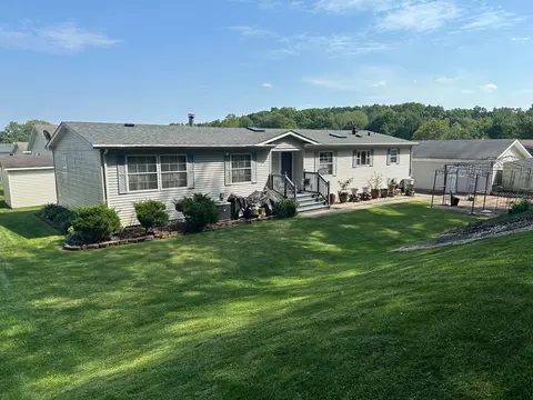 11753 Village Pines Crt Ct, Green Oak, MI 48178