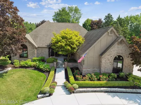 13596 Westbrook Rd, Plymouth, MI 48170
