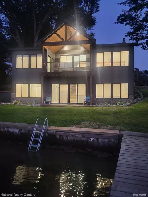 8626 Front St, Plainfield, MI 48743