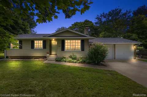 4293 Lapeer St, Columbiaville, MI 48421