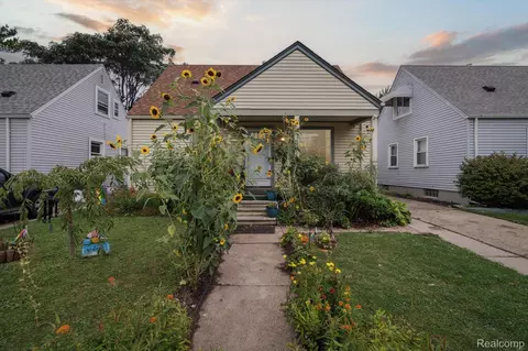 2118 Champaign Rd, Lincoln Park, MI 48146