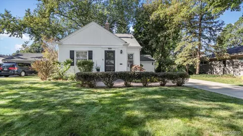 32261 Verona Cir, Beverly Hills, MI 48025