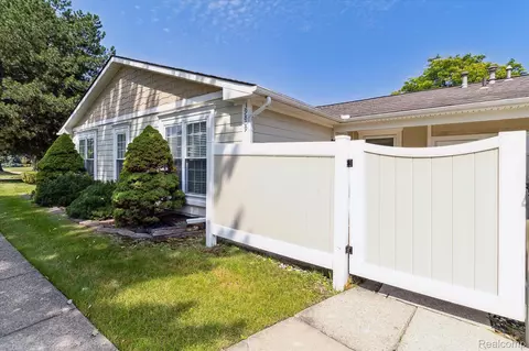 39809 Village Wood Ln, Novi, MI 48375