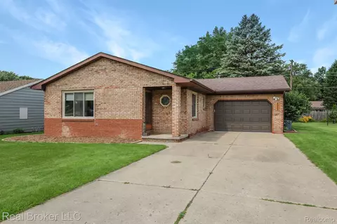 8029 Woodhall Rd, Birch Run, MI 48415