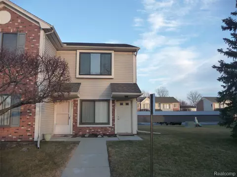 30631 Hidden Pines Ln, Roseville, MI 48066