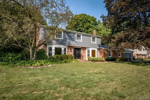 30101 Ravenscroft St, Farmington Hills, MI 48331
