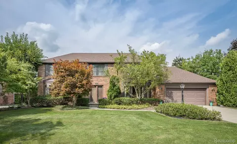 36038 Crompton Cir, Farmington Hills, MI 48335