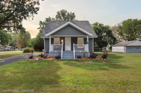 32911 Donnelly St, Garden City, MI 48135