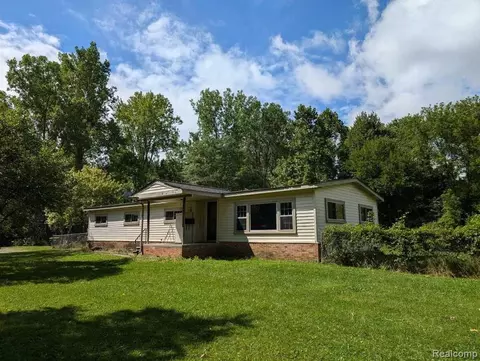 1016 Roulo St, Van Buren, MI 48111