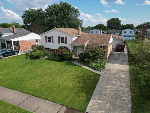 5126 Franklin Park Dr, Sterling Heights, MI 48310