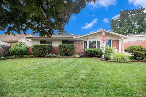 368 S Dobson St, Westland, MI 48186
