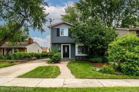 3072 Royal Ave, Berkley, MI 48072