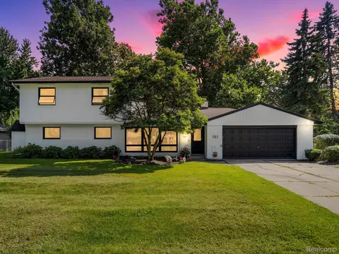 151 Wendelton Rd, Troy, MI 48084