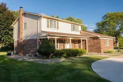 21934 Crescent Crt Ct, Farmington Hills, MI 48335