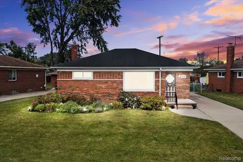 29958 Leona St, Garden City, MI 48135